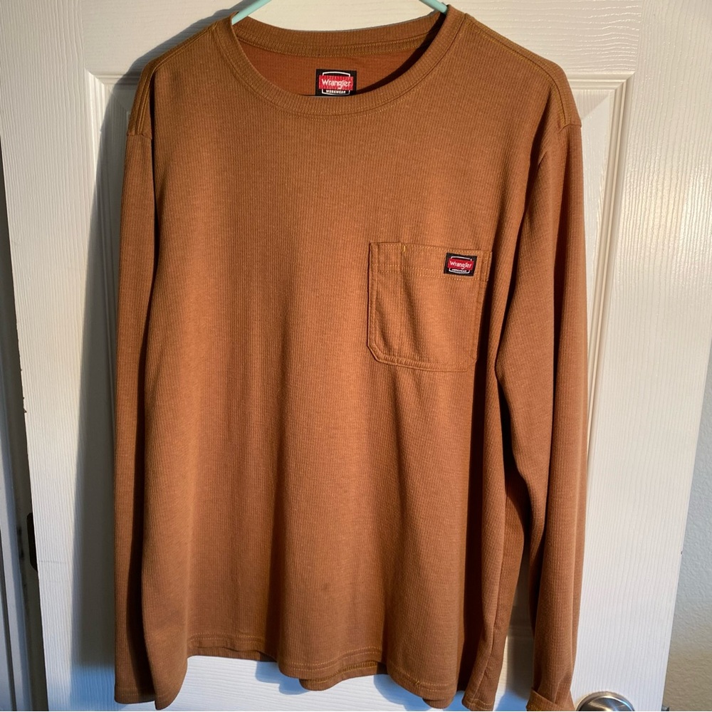 Wrangler long sleeve burnt orange slight waffle texture size Large